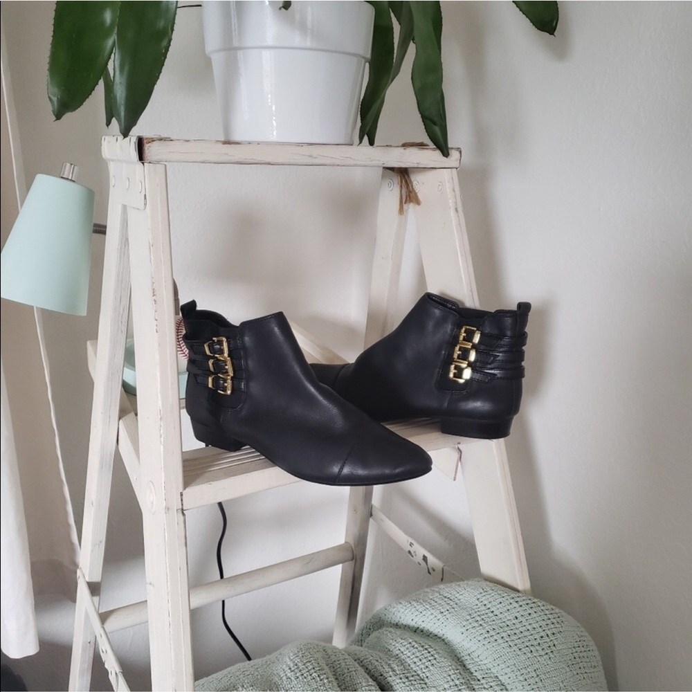*Vince Camuto* black Chelsea boots